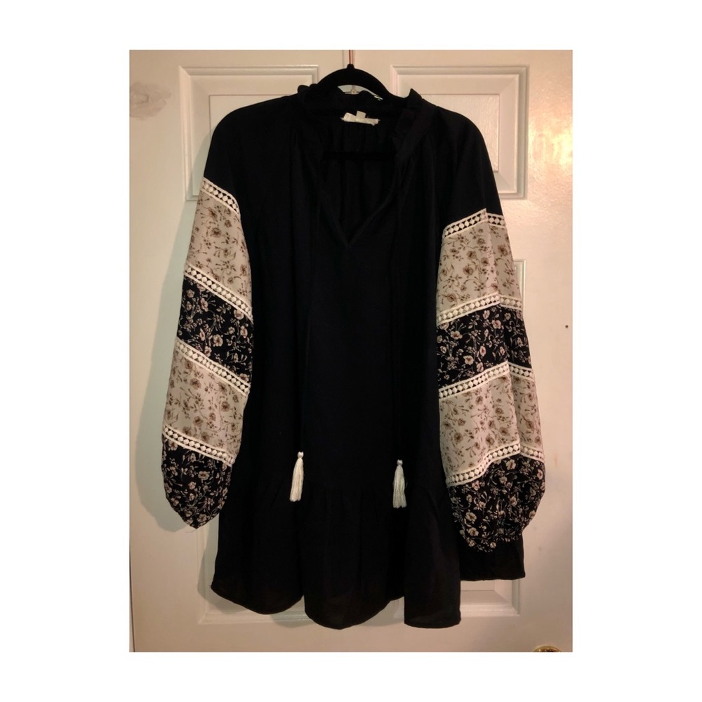 🌸 Entro Black Floral Loose Top Bell Sleeves 🌸